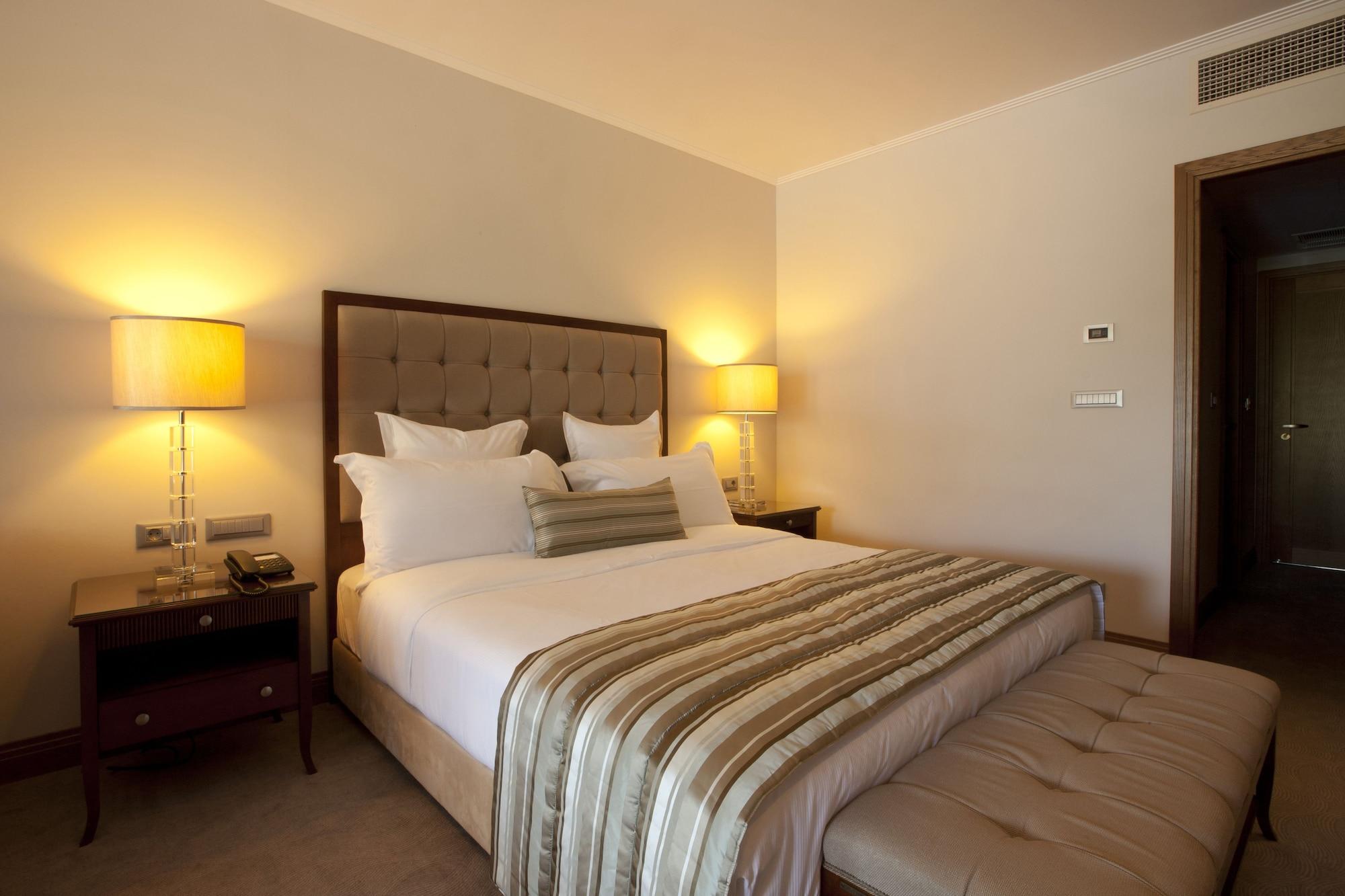 Hotel Du Lac Congress Center & Spa อิโออันนินา ภายนอก รูปภาพ A bedroom at the Taj Bengal