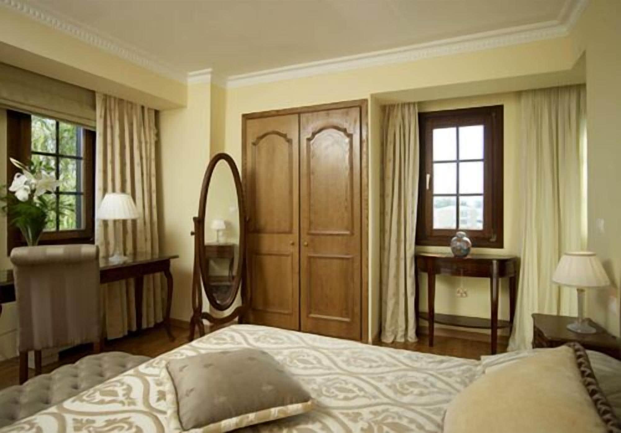 Hotel Du Lac Congress Center & Spa อิโออันนินา ภายนอก รูปภาพ