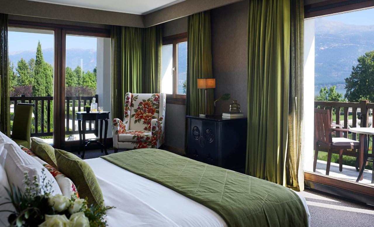 Hotel Du Lac Congress Center & Spa อิโออันนินา ภายนอก รูปภาพ A bedroom at the hotel