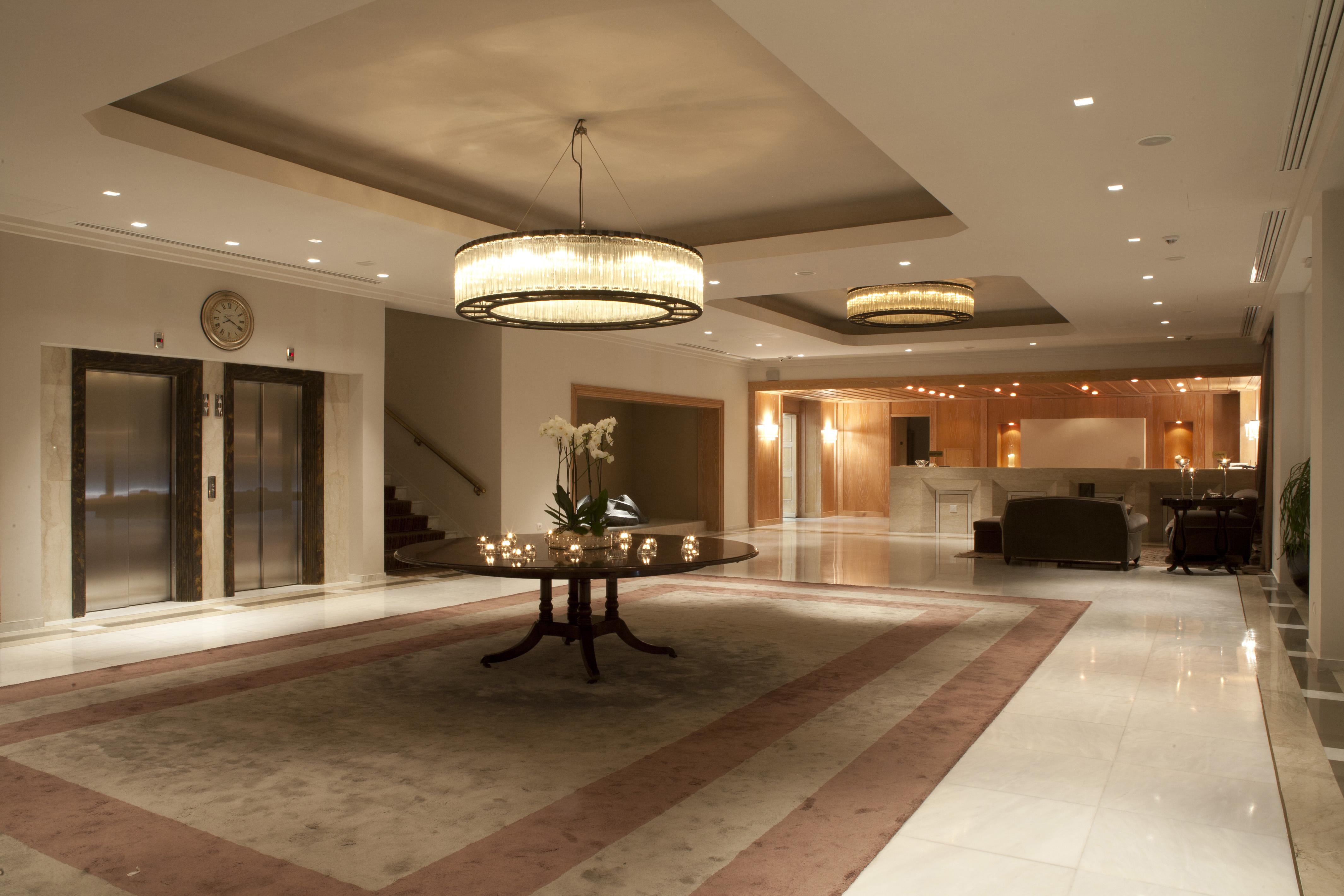 Hotel Du Lac Congress Center & Spa อิโออันนินา ภายนอก รูปภาพ The lobby of the hotel