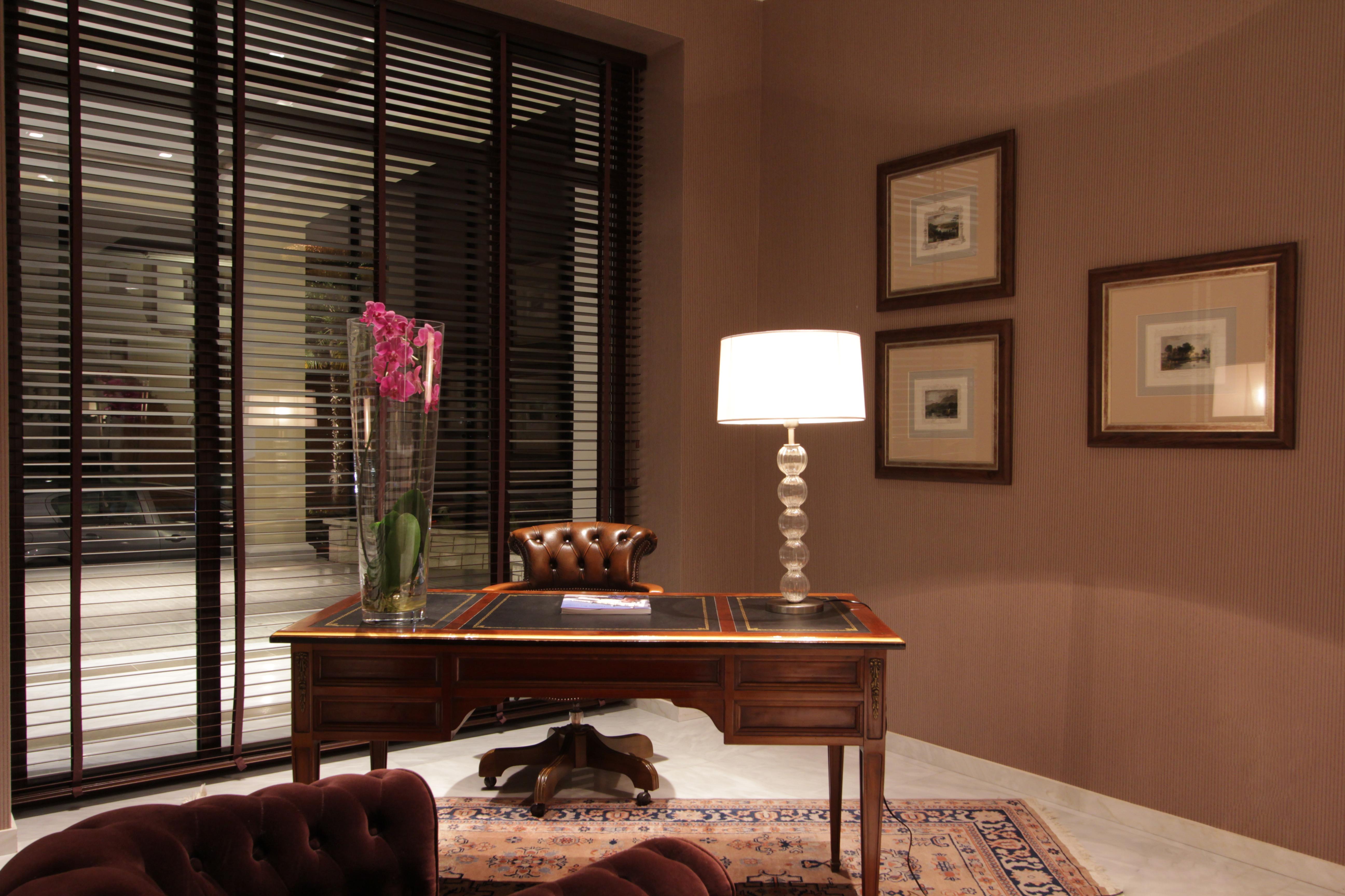Hotel Du Lac Congress Center & Spa อิโออันนินา ภายนอก รูปภาพ A room with a table lamp
