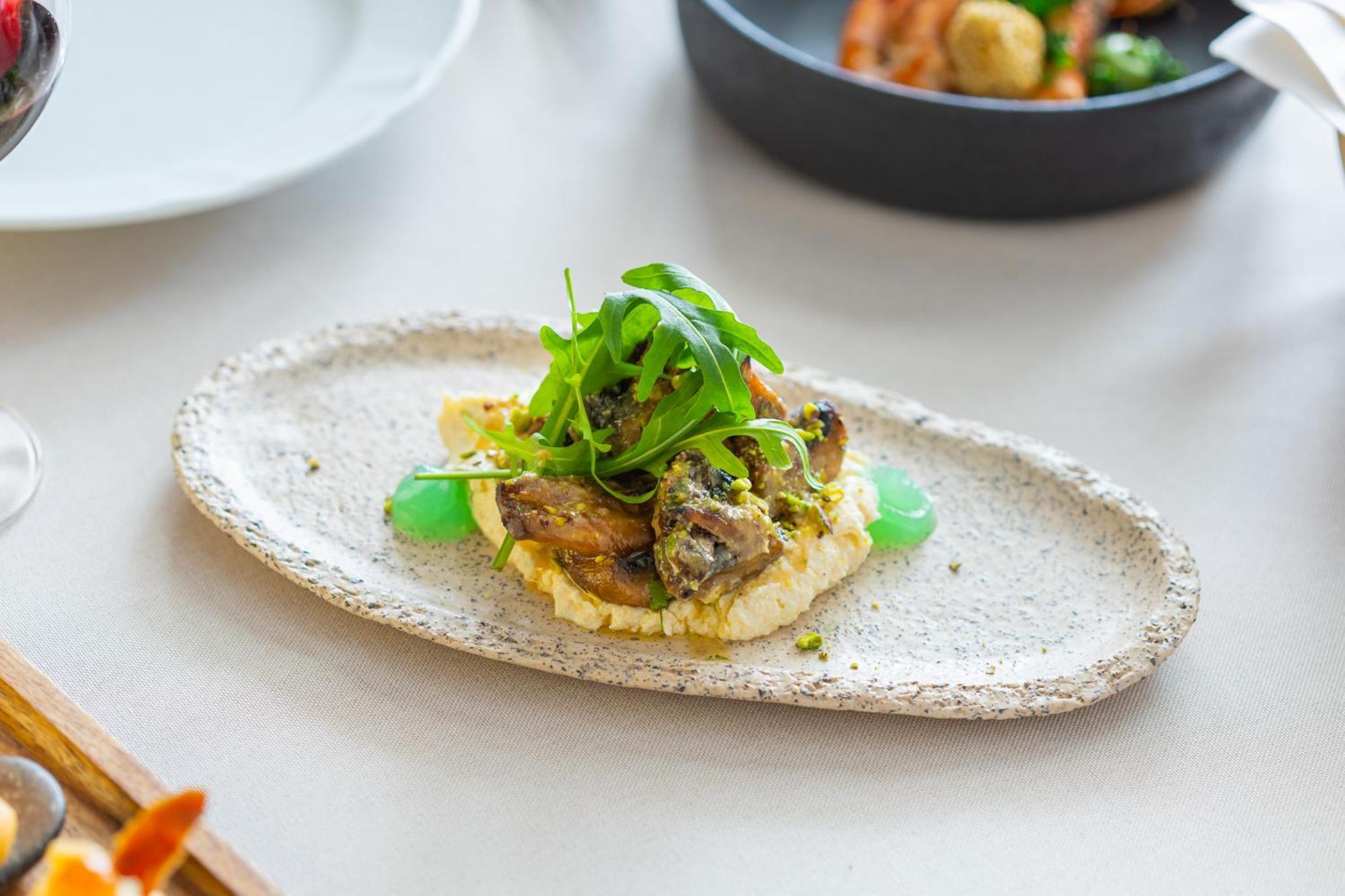 Hotel Du Lac Congress Center & Spa อิโออันนินา ภายนอก รูปภาพ Aubergine with tahini