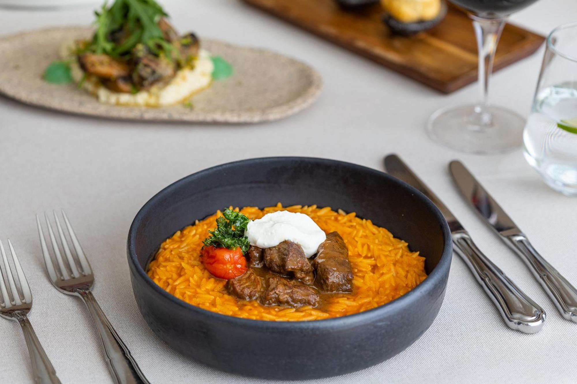 Hotel Du Lac Congress Center & Spa อิโออันนินา ภายนอก รูปภาพ A plate of couscous