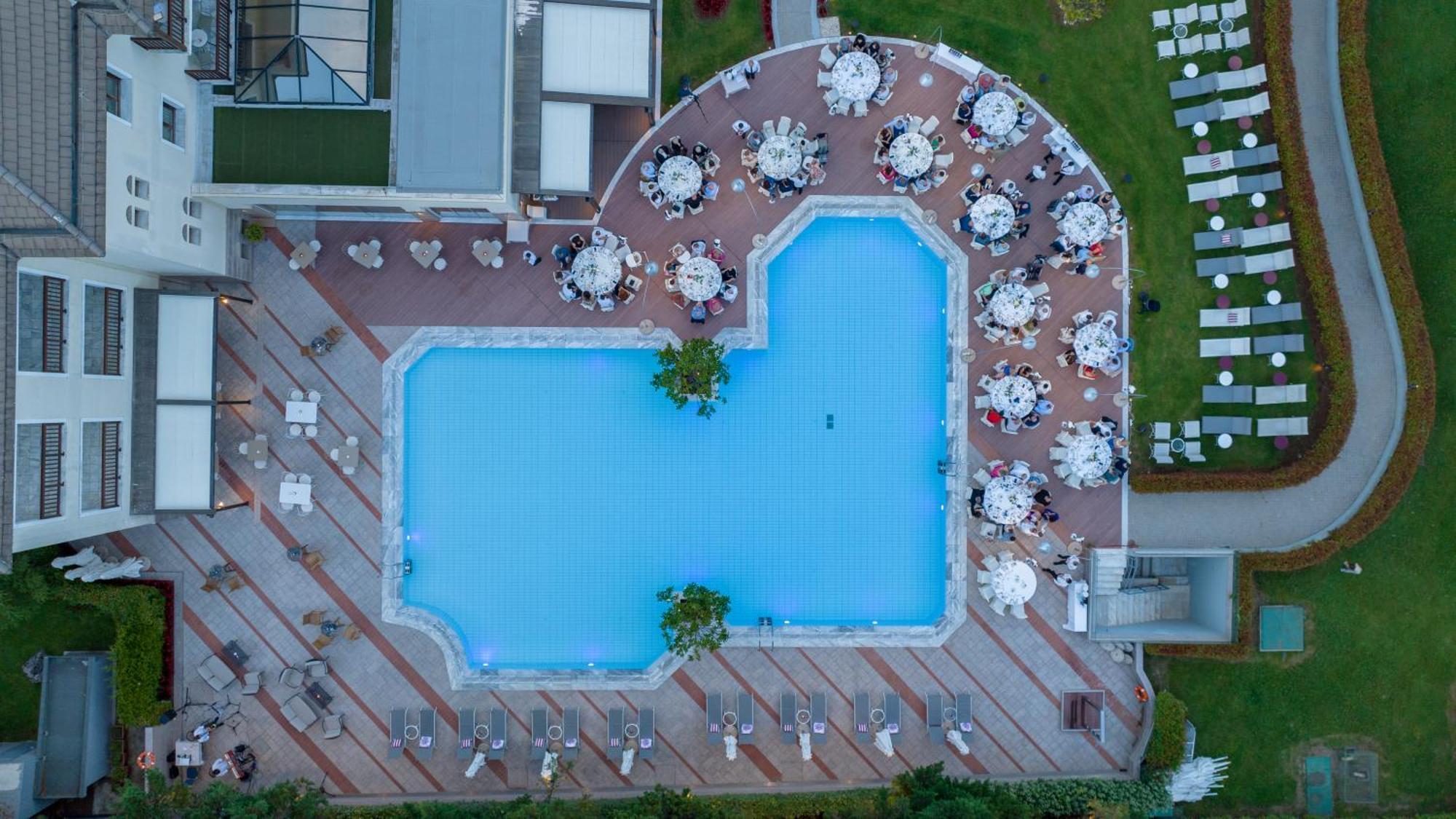 Hotel Du Lac Congress Center & Spa อิโออันนินา ภายนอก รูปภาพ Aerial view of the pool
