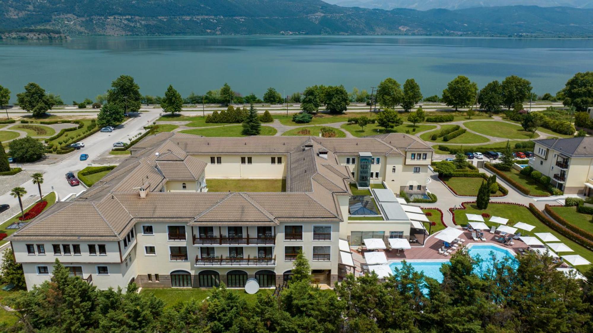 Hotel Du Lac Congress Center & Spa อิโออันนินา ภายนอก รูปภาพ